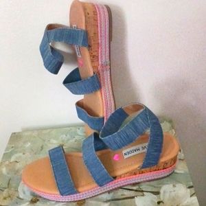 A Little Girls Delight..Pweatty Feet..waiting for you